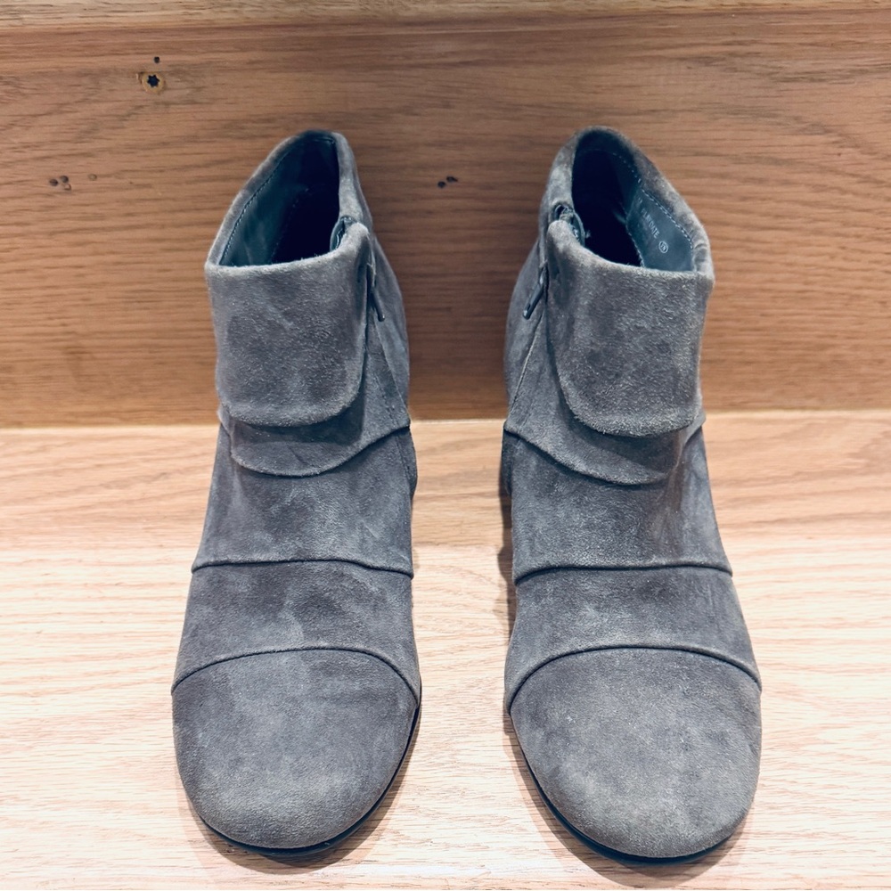 NWOB AEROSOLES Play Pleat Gray Ankle Booties, Size 7.5 - Picture 3 of 8